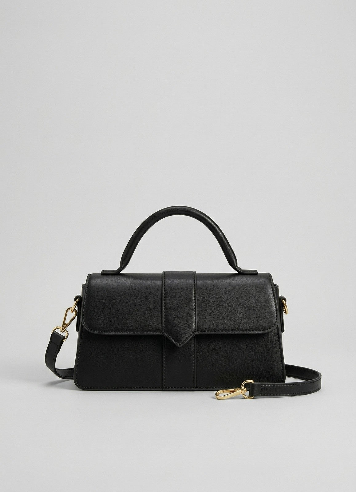 Kompakte Schultertasche mit Metalldetails